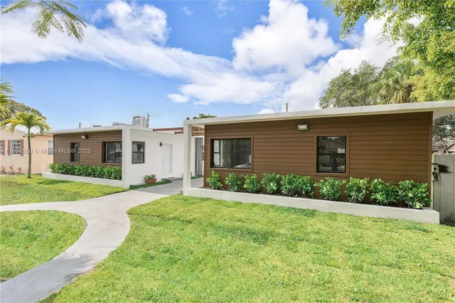 $1,895 | 1946 Pierce Street, Unit 8, Hollywood, FL 33020