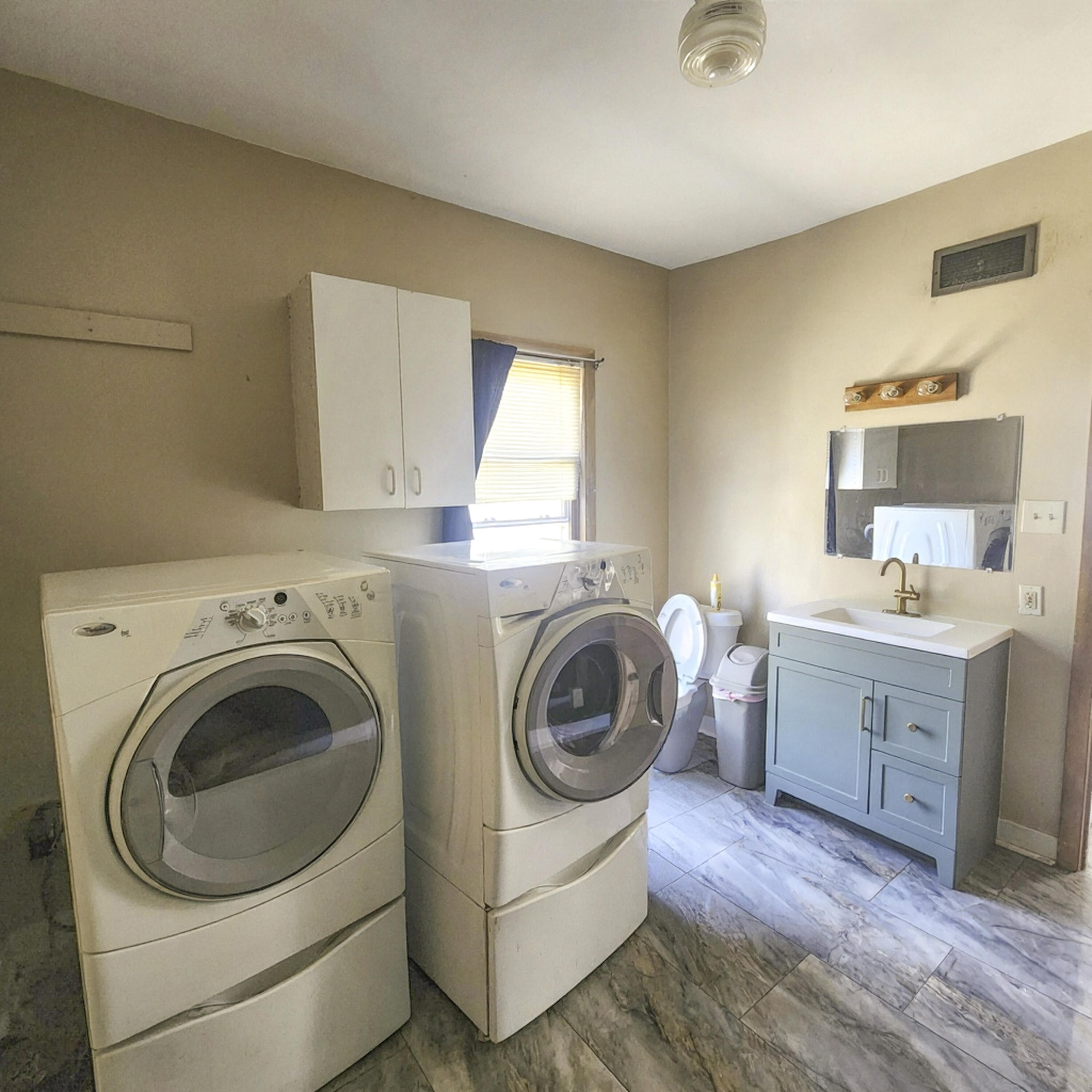 529 West Boulevard Racine, WI 53405 - Photo 8 of 20 laundry-half bath 1