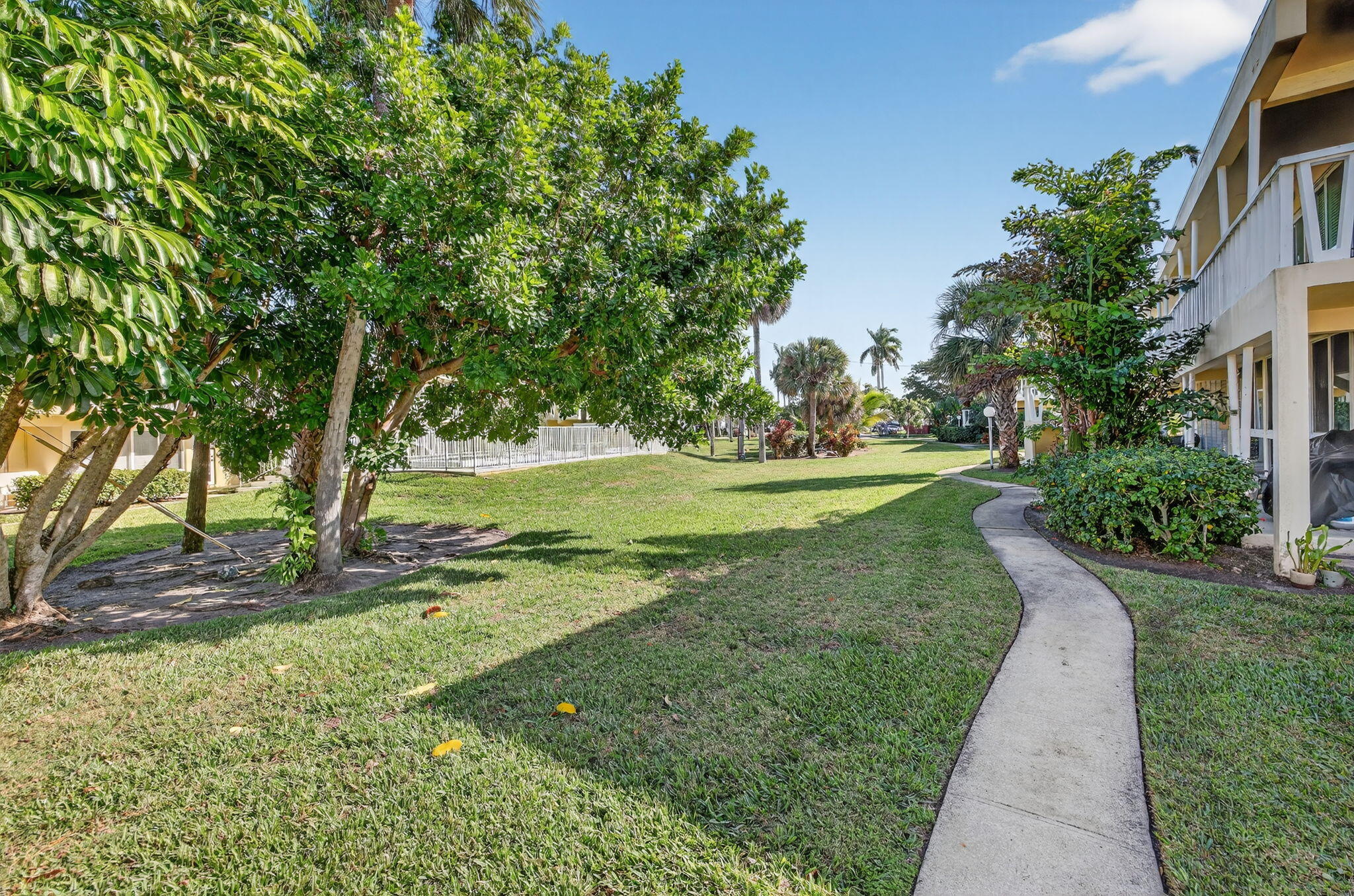 2755 Northeast 28th Avenue, Unit E2 Lighthouse Point, FL 33064 - Photo 29 of 62 42-web-or-mls-699A5690