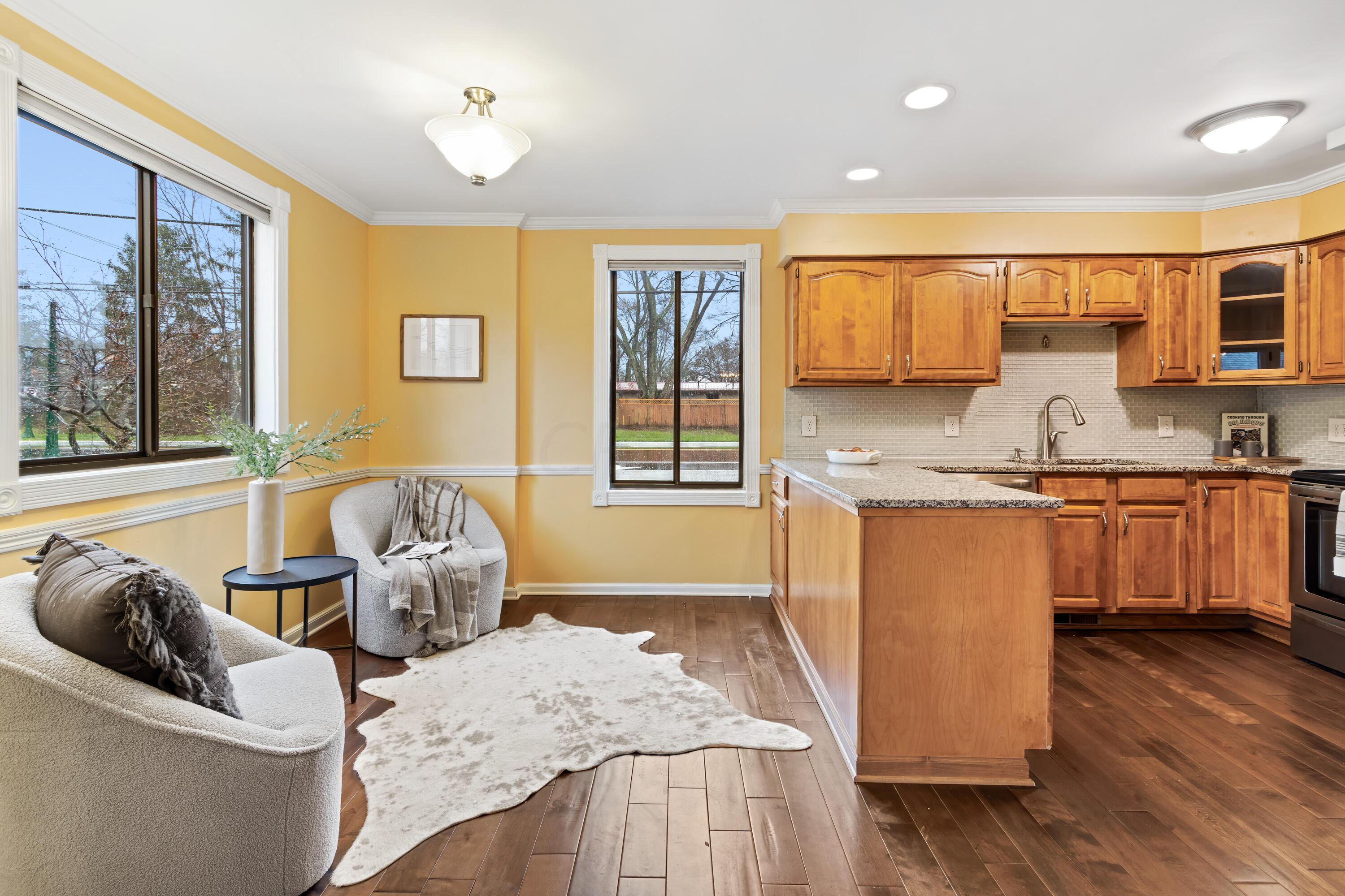 1850 Fishinger Road, Unit 4 Upper Arlington, OH 43221 - Photo 11 of 28 Kitchen with Nook