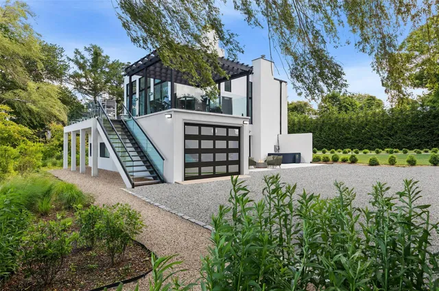 $2,995,000 | 172 Mill Pond Lane, Water Mill, NY 11976