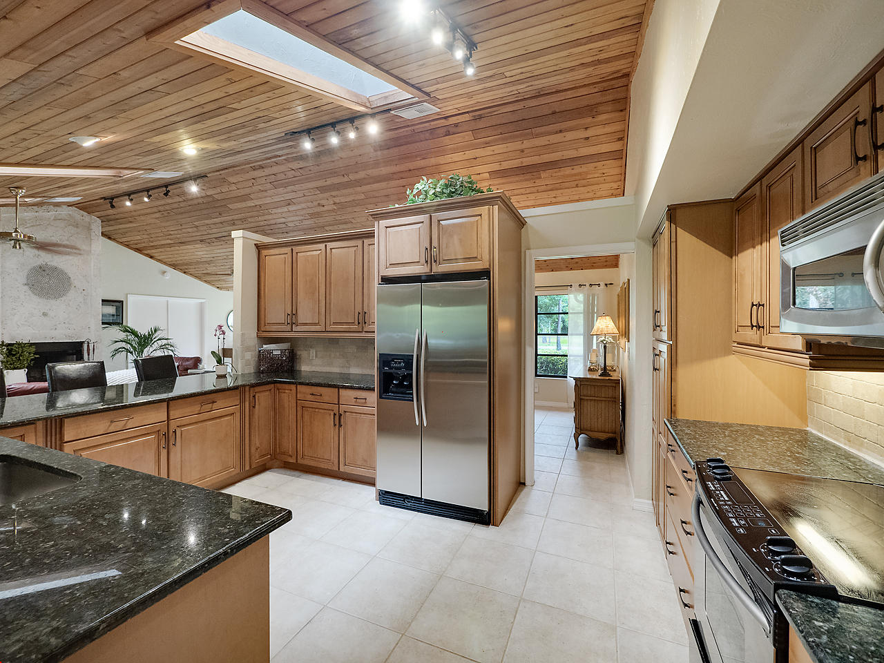 10409 Trailwood Circle Jupiter, FL 33478 - Photo 10 of 43 Kitchen