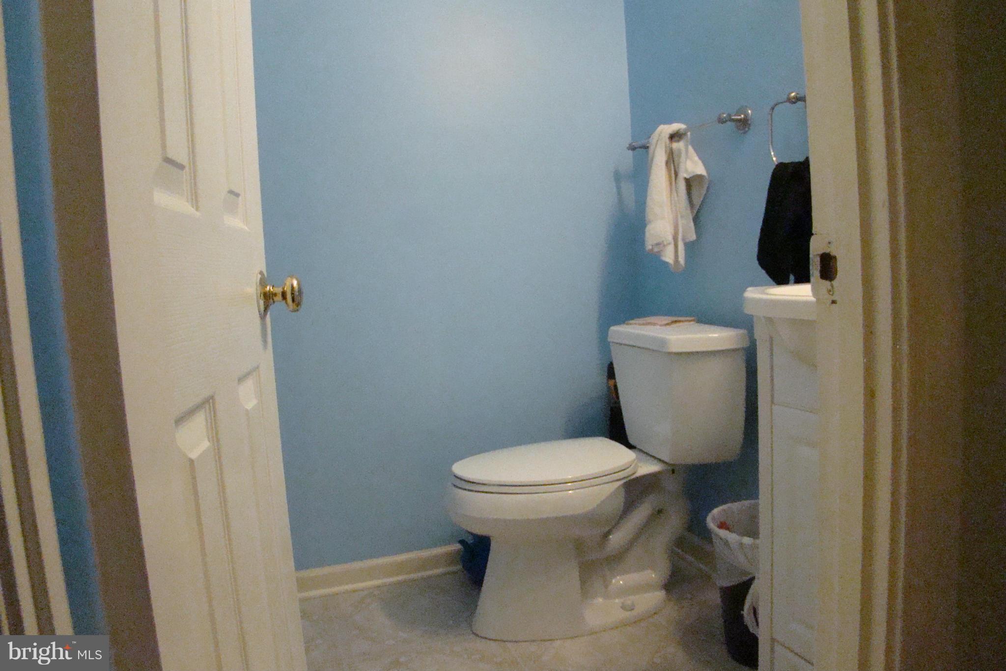 10101 Ridgeline Drive Gaithersburg, MD 20886 - Photo 9 of 17 Bath