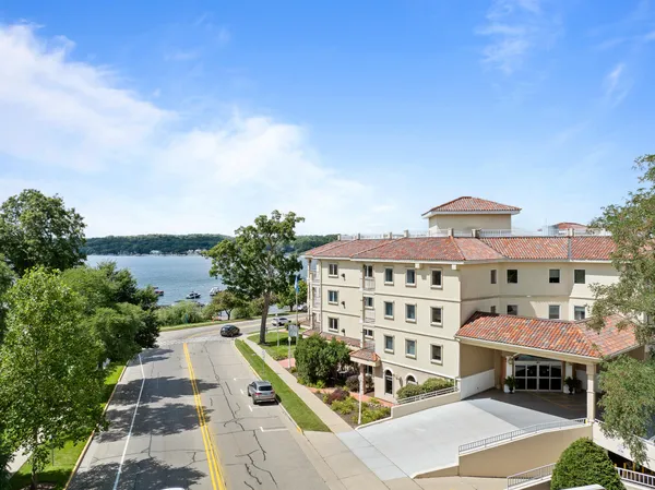 $127,500 | 335 Wrigley Drive, Unit 410, Lake Geneva, WI 53147