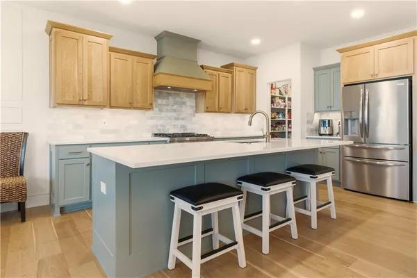 $689,900 | 1121 Southwest Brookside Court, Lee's Summit, MO 64064