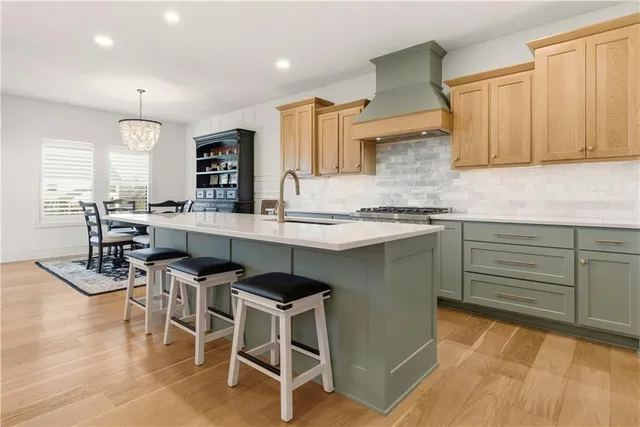 $699,900 | 1121 Southwest Brookside Court, Lee's Summit, MO 64064