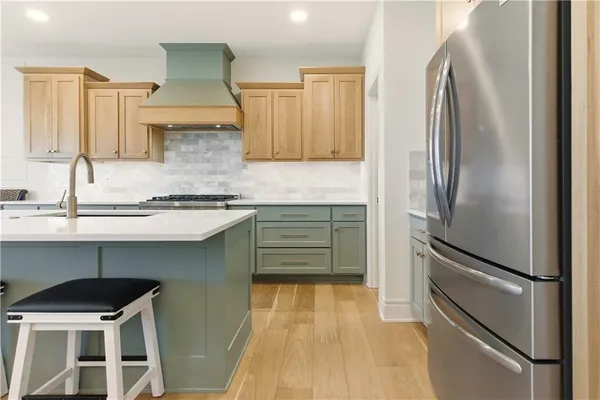 $689,900 | 1121 Southwest Brookside Court, Lee's Summit, MO 64064