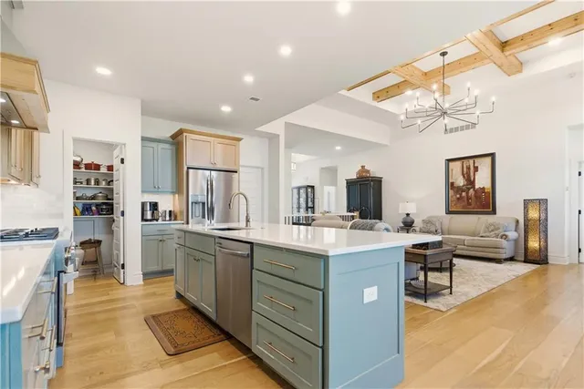 $699,900 | 1121 Southwest Brookside Court, Lee's Summit, MO 64064