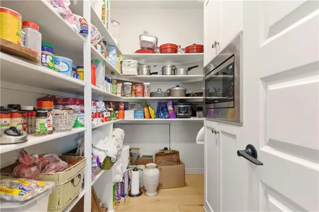 $699,900 | 1121 Southwest Brookside Court, Lee's Summit, MO 64064