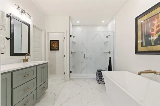 $699,900 | 1121 Southwest Brookside Court, Lee's Summit, MO 64064