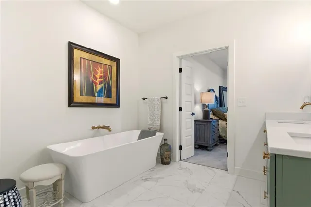 $699,900 | 1121 Southwest Brookside Court, Lee's Summit, MO 64064