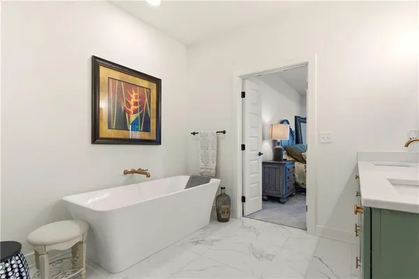 $689,900 | 1121 Southwest Brookside Court, Lee's Summit, MO 64064