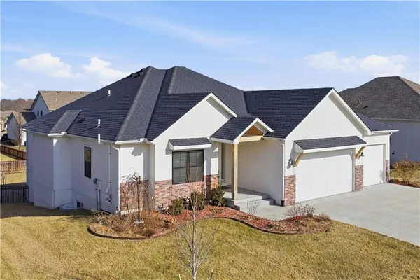 $689,900 | 1121 Southwest Brookside Court, Lee's Summit, MO 64064