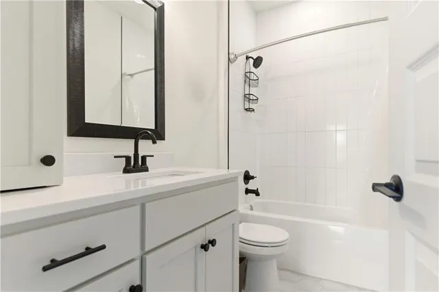 $699,900 | 1121 Southwest Brookside Court, Lee's Summit, MO 64064