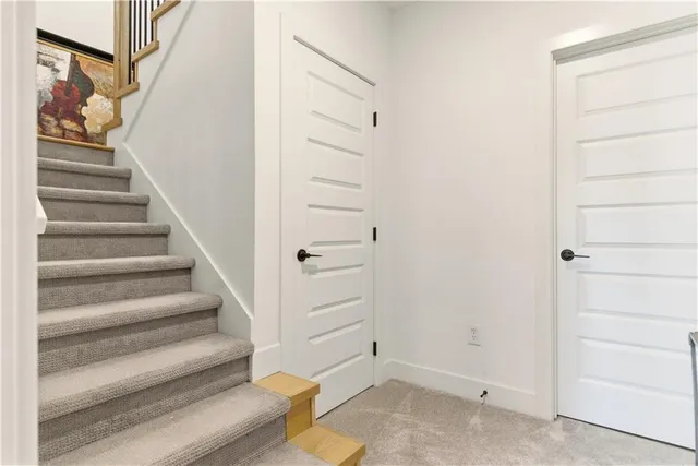 $699,900 | 1121 Southwest Brookside Court, Lee's Summit, MO 64064