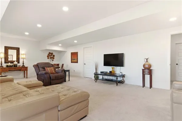 $689,900 | 1121 Southwest Brookside Court, Lee's Summit, MO 64064