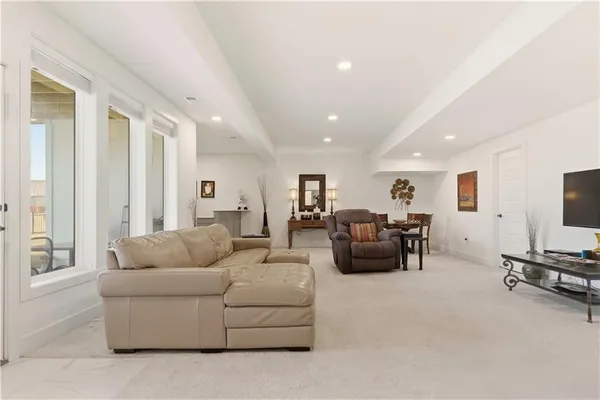 $689,900 | 1121 Southwest Brookside Court, Lee's Summit, MO 64064