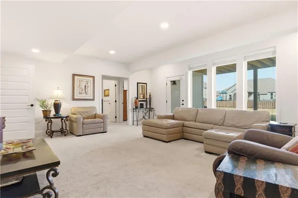 $689,900 | 1121 Southwest Brookside Court, Lee's Summit, MO 64064