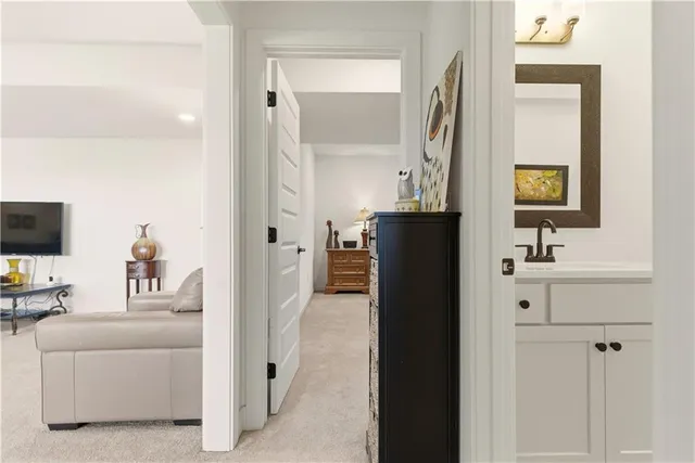 $699,900 | 1121 Southwest Brookside Court, Lee's Summit, MO 64064