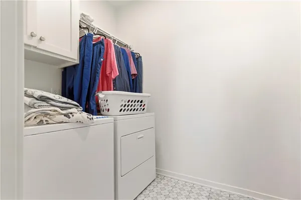 $689,900 | 1121 Southwest Brookside Court, Lee's Summit, MO 64064