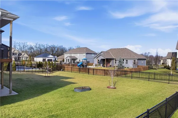 $689,900 | 1121 Southwest Brookside Court, Lee's Summit, MO 64064