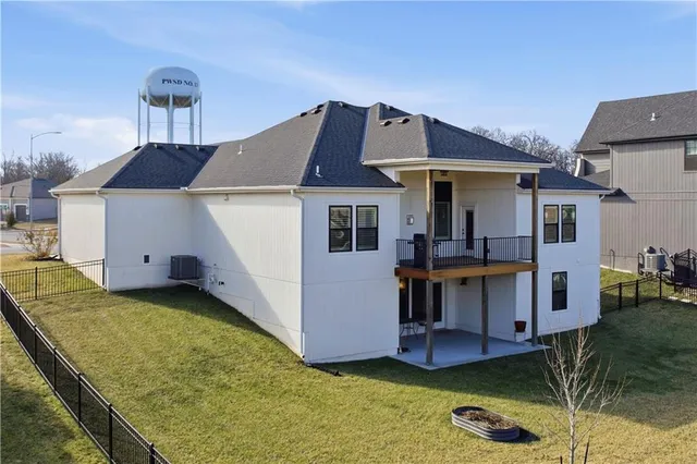 $699,900 | 1121 Southwest Brookside Court, Lee's Summit, MO 64064