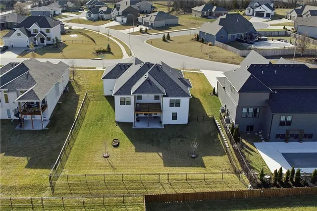 $699,900 | 1121 Southwest Brookside Court, Lee's Summit, MO 64064