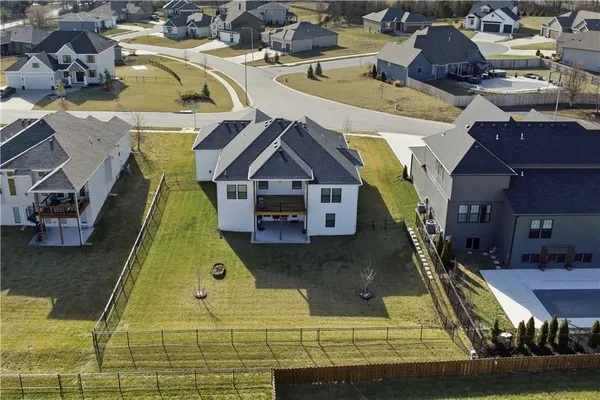 $689,900 | 1121 Southwest Brookside Court, Lee's Summit, MO 64064