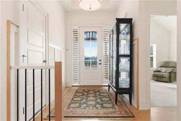 $689,900 | 1121 Southwest Brookside Court, Lee's Summit, MO 64064