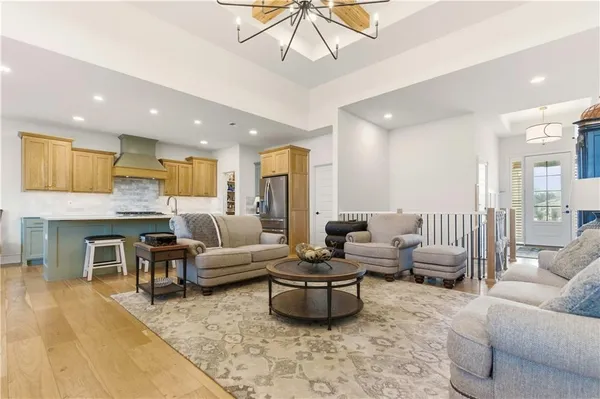 $689,900 | 1121 Southwest Brookside Court, Lee's Summit, MO 64064