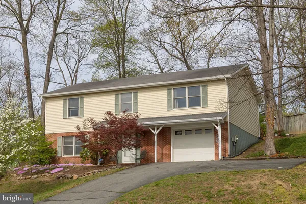 $340,000 | 105 Lakewood Drive, Stephens City, VA 22655