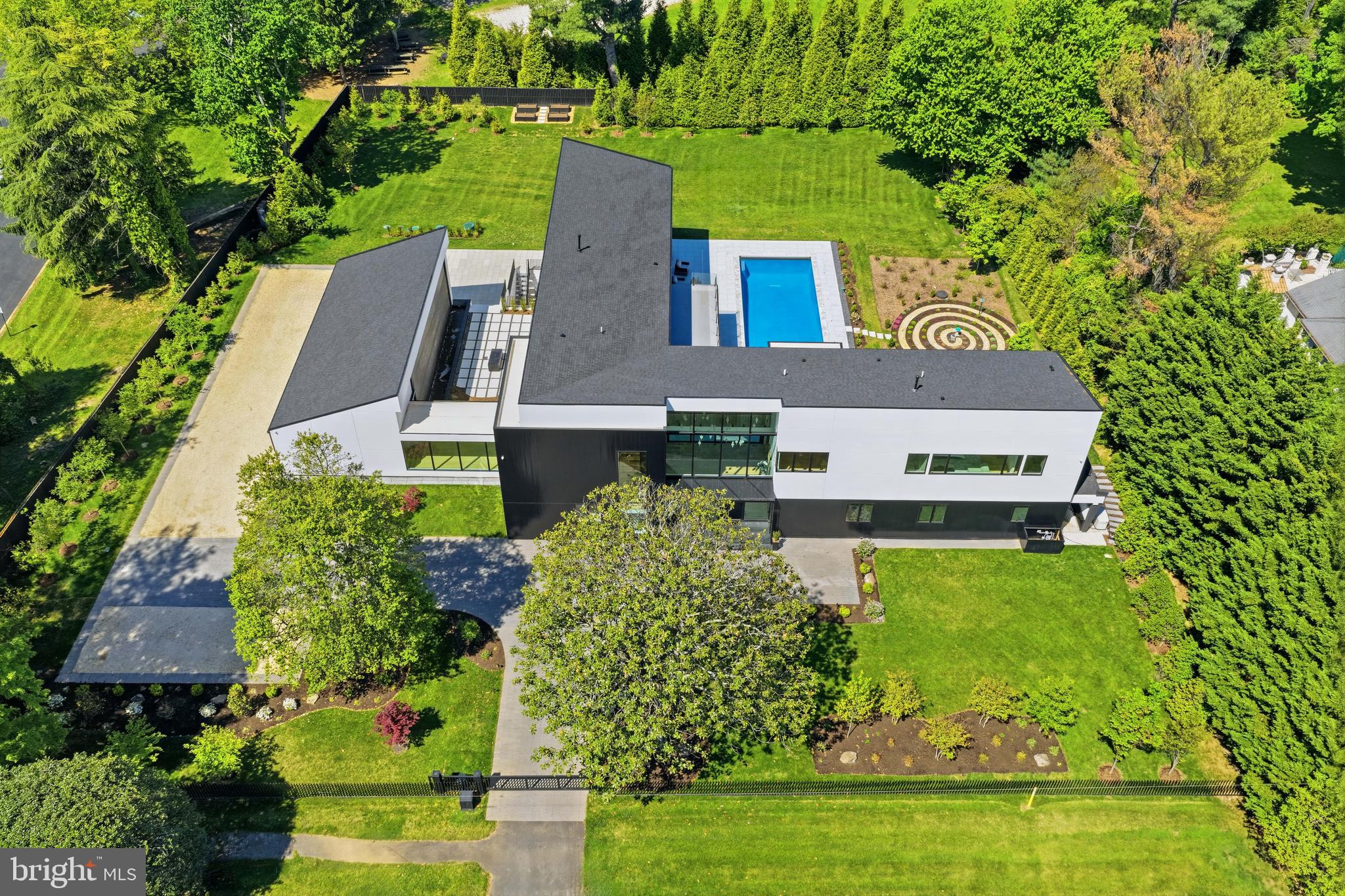 8970 Brook Road McLean, VA 22102 - Photo 2 of 41 Aerial View