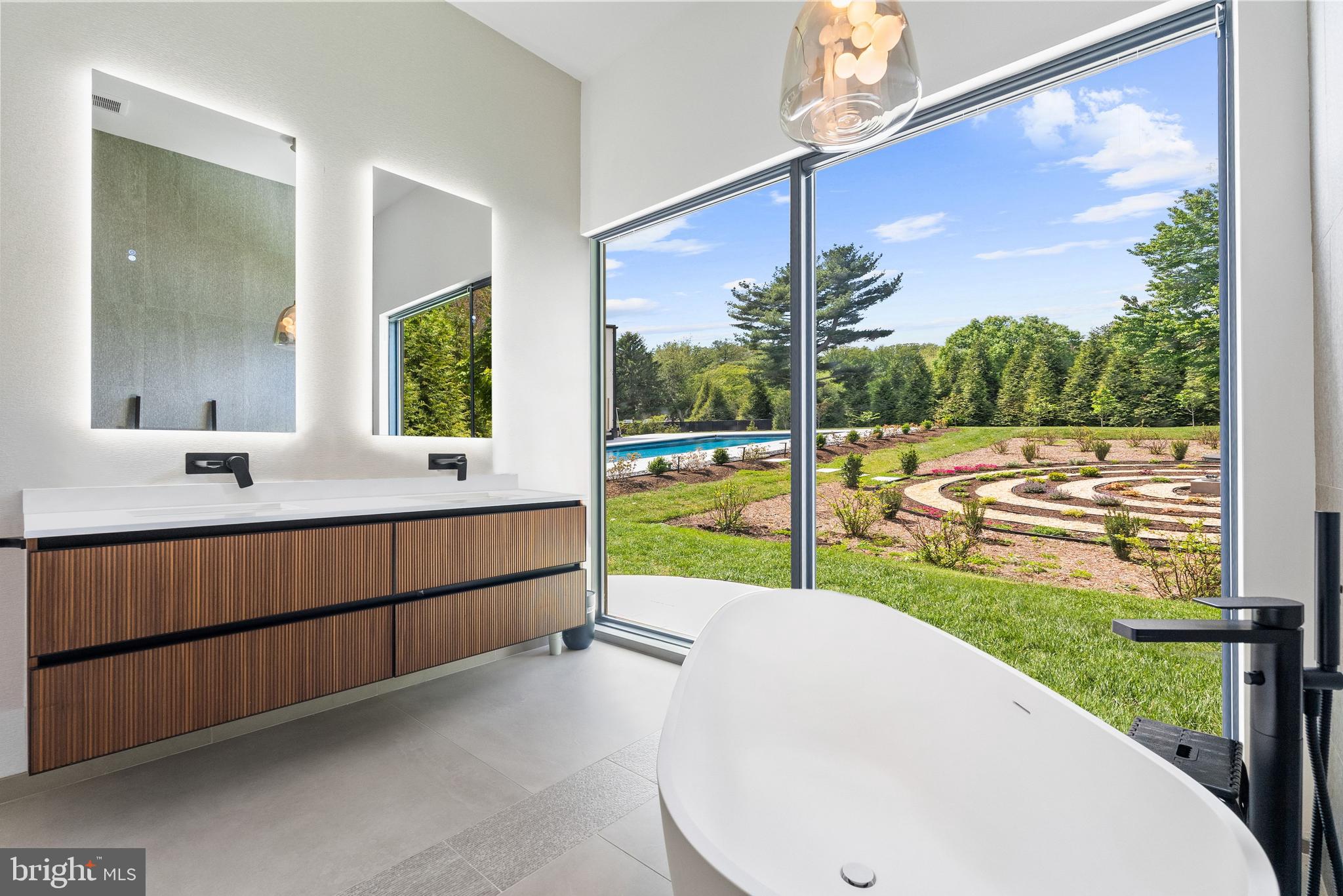 8970 Brook Road McLean, VA 22102 - Photo 22 of 41 Primary Bath