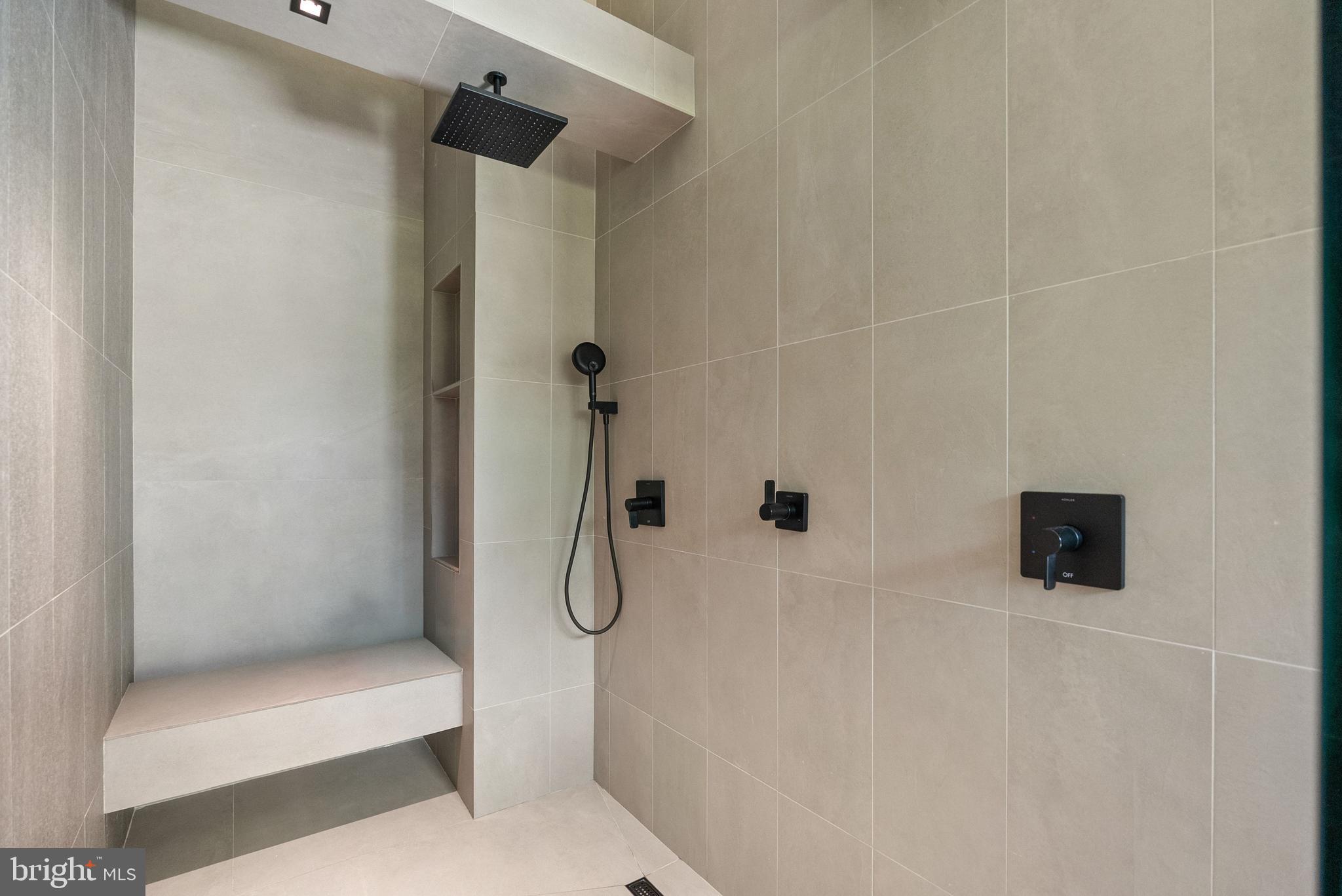 8970 Brook Road McLean, VA 22102 - Photo 23 of 41 Primary Bath