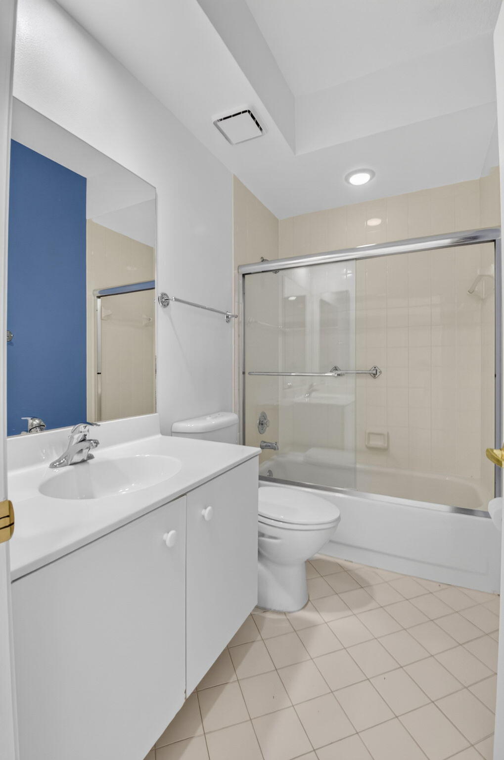 23256 Alora Drive Boca Raton, FL 33433 - Photo 27 of 33 Full 2nd Bathroom