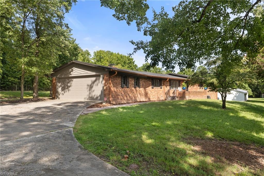 7029 Penman Road High Point, NC 27263 - Photo 5 of 50