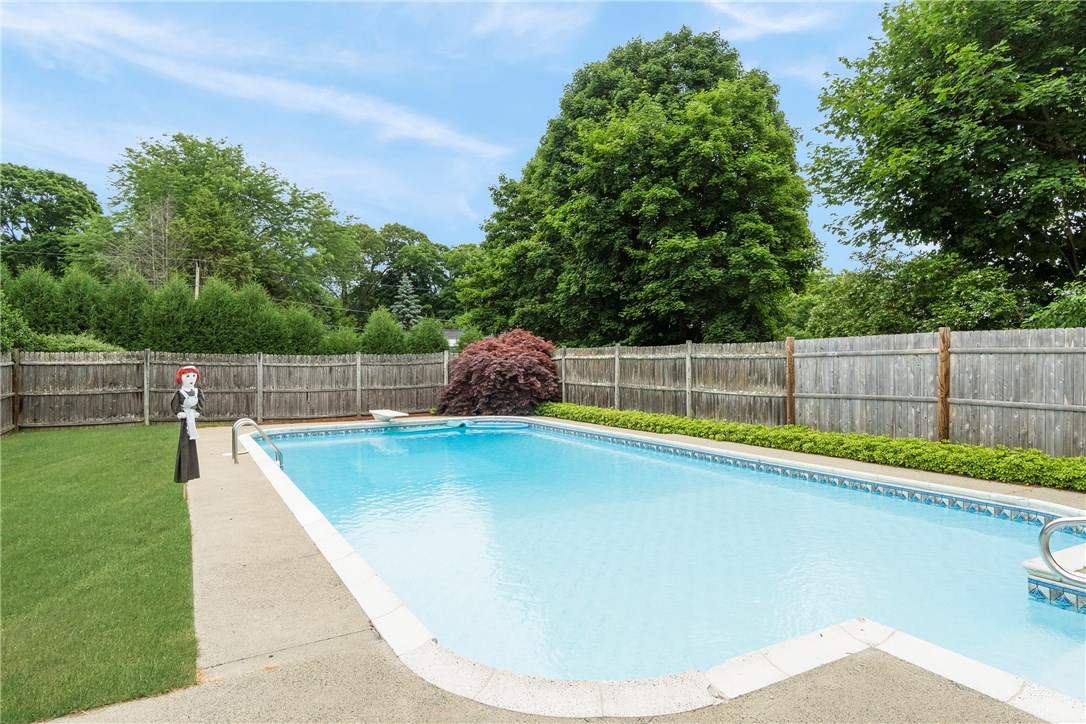 127 Angell Road Cumberland, RI 02864 - Photo 8 of 50
