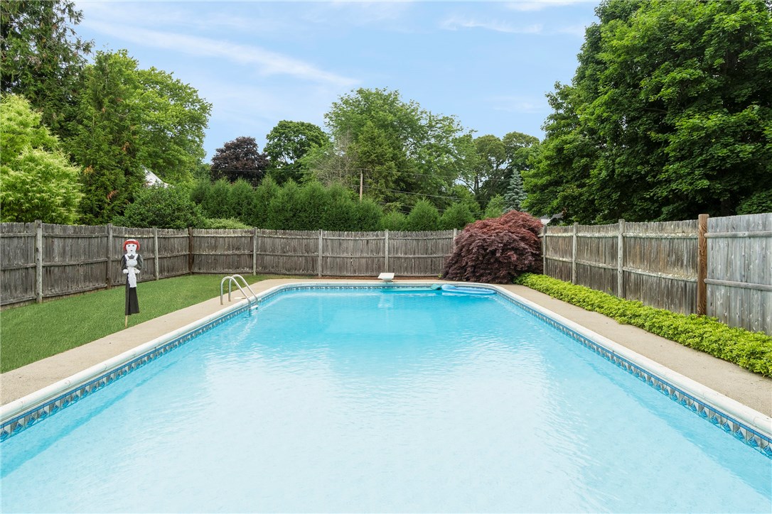 127 Angell Road Cumberland, RI 02864 - Photo 9 of 50