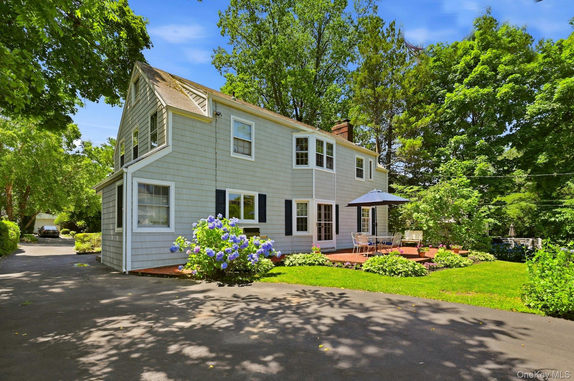 17 Monfort Road Port Washington, NY 11050 - Photo 2 of 8