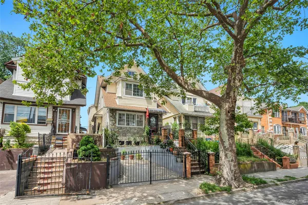 $1,100,000 | 105-30 Van Wyck Expressway | South Ozone Park