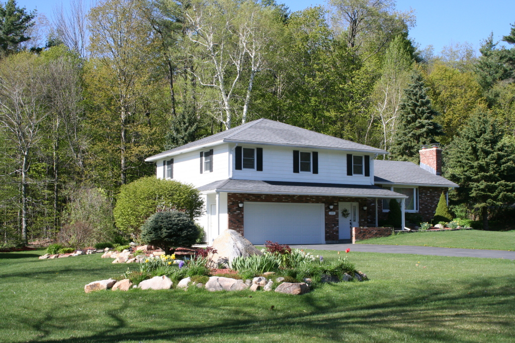 159 Kittredge Road Pittsfield, MA 01201 - Photo 1 of 15 Front View