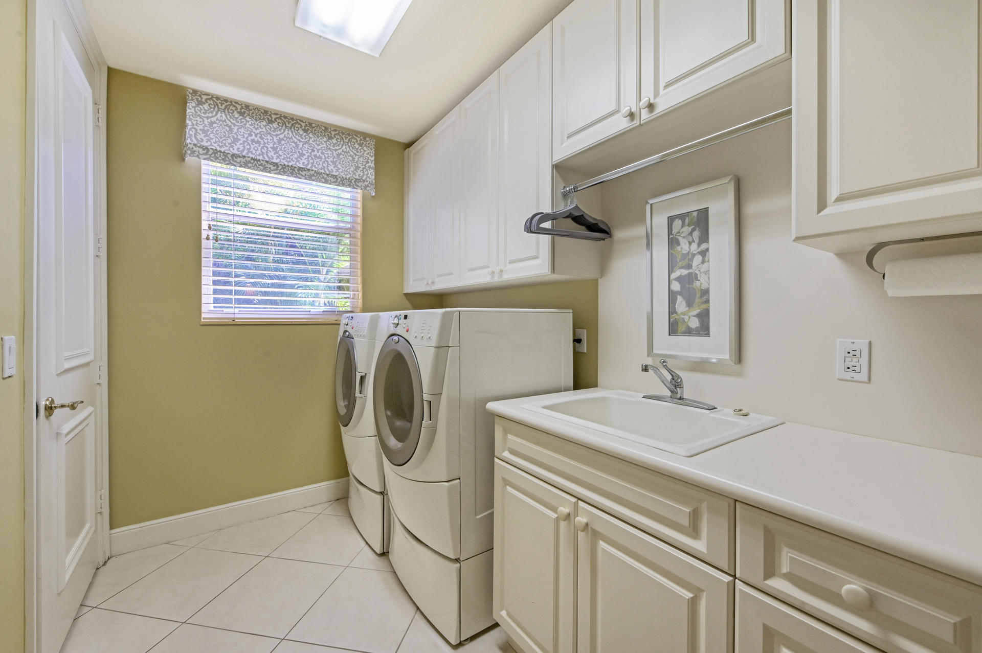4133 Briarcliff Circle Boca Raton, FL 33496 - Photo 45 of 60 Laundry 01