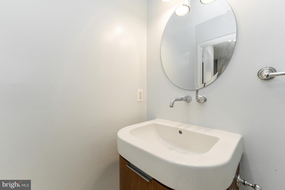 2442 Southgate Square Reston, VA 20191 - Photo 10 of 23