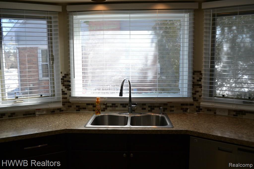 1545 Lomas Verdes Rochester Hills, MI 48306 - Photo 13 of 49
