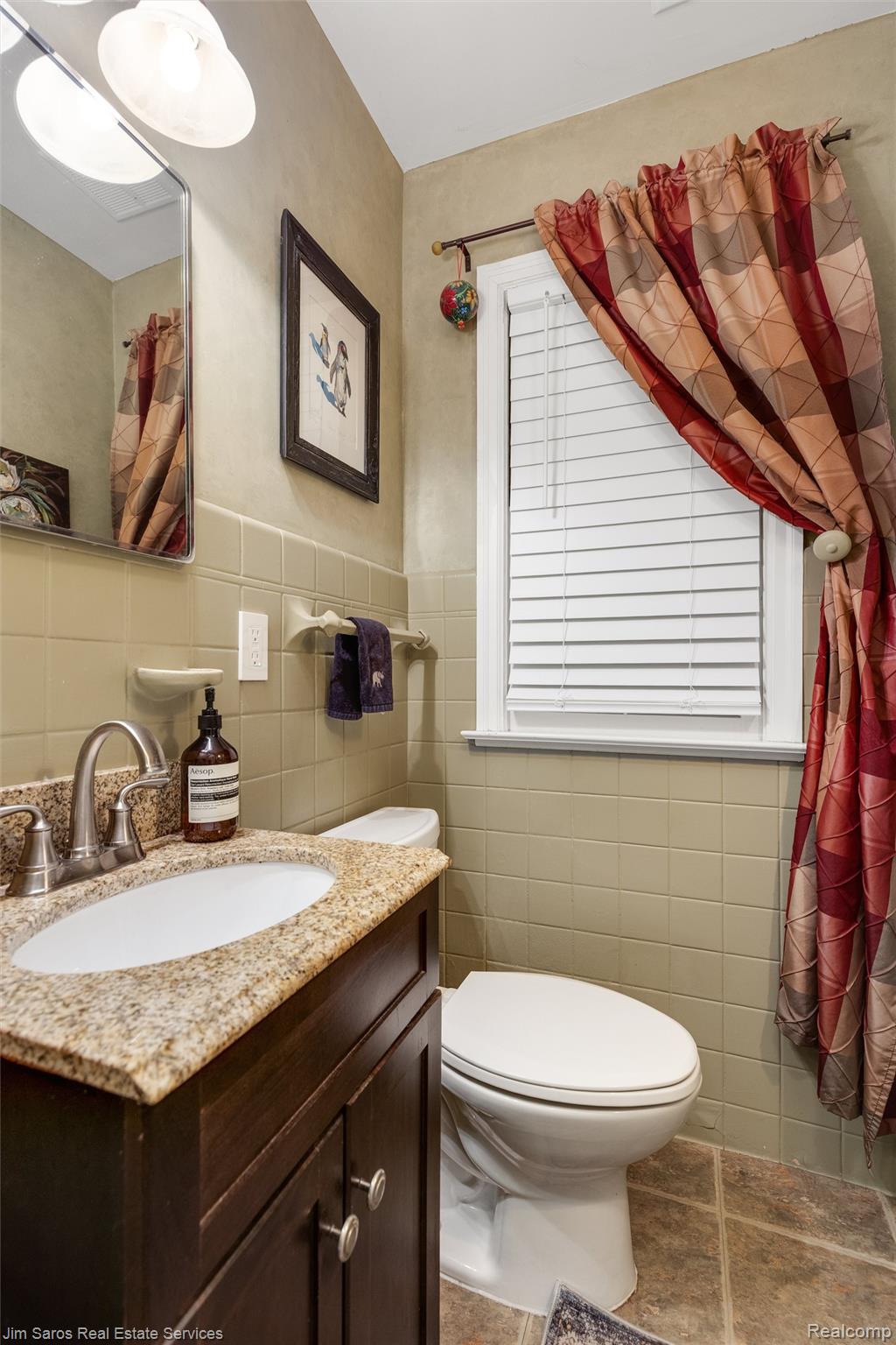 820 Westchester Road Grosse Pointe, MI 48230 - Photo 16 of 33 Bathroom with vanity and tile walls