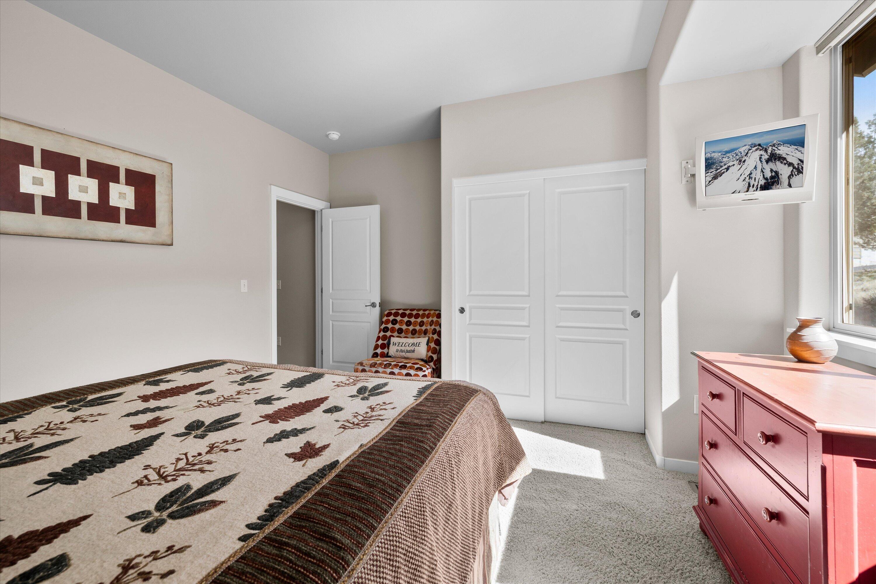 10879 Village Loop Redmond, OR 97756 - Photo 22 of 37 Guest bedroom