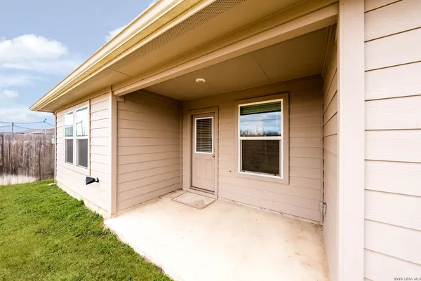 $1,850 | 917 Chachalaca Court, Seguin, TX 78155