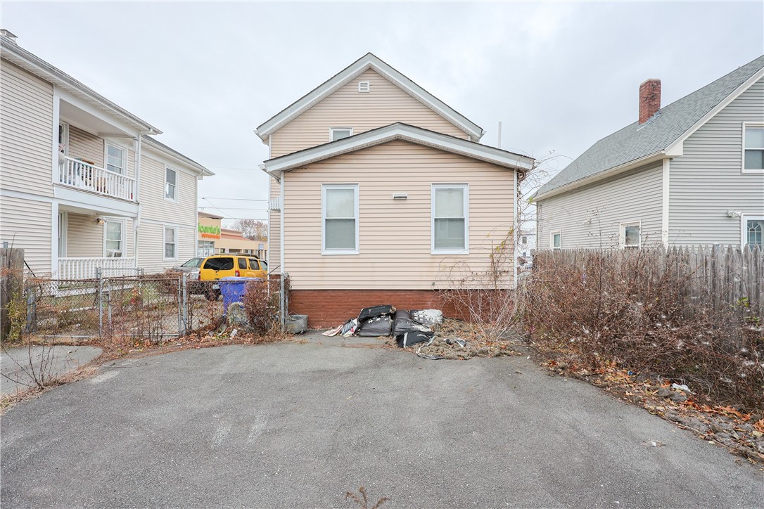 103 Newton Street Pawtucket, RI 02860 - Photo 7 of 10