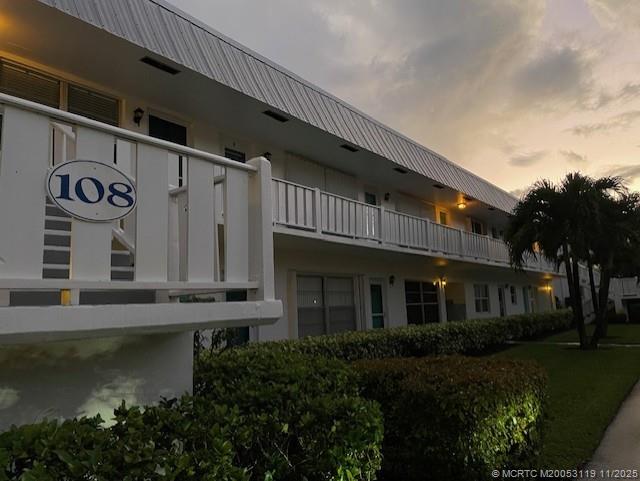 2929 Southeast Ocean Boulevard, Unit 10810 Stuart, FL 34996 - Photo 22 of 24 a front view of a house with a garden