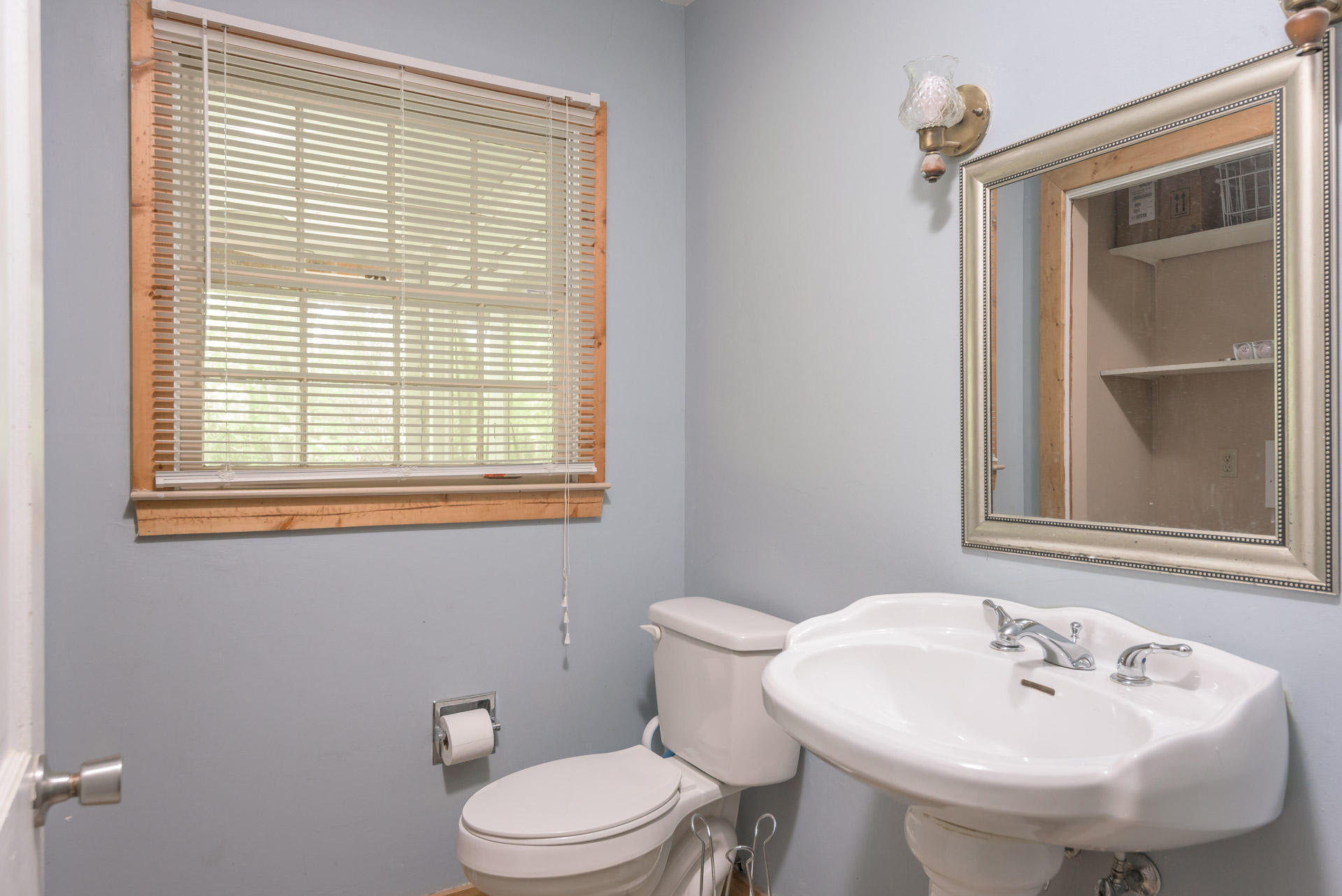 4820 Lone Hill Road Chattanooga, TN 37416 - Photo 20 of 34 Guest Bath